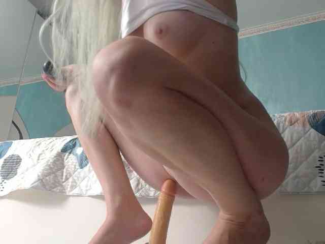 LaraLane webcam