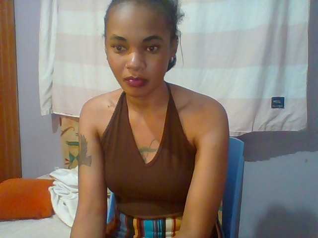 Pretty-brownskin live cam on BongaCams