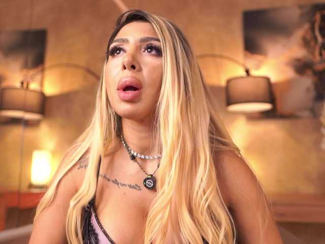 LucyyRosse live cam on BongaCams