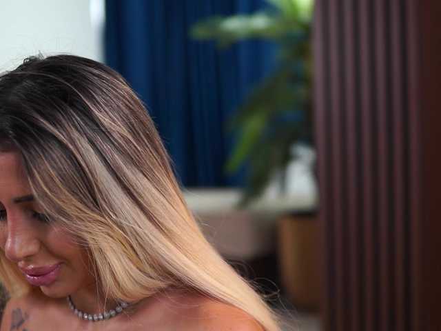 LucyyRosse live cam on BongaCams