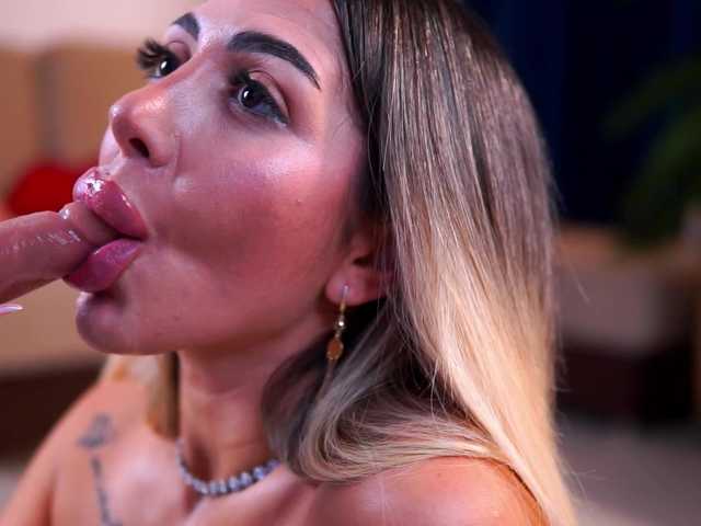 LucyyRosse live webcam show