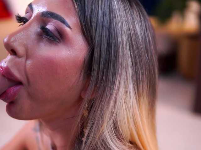 LucyyRosse live cam on BongaCams