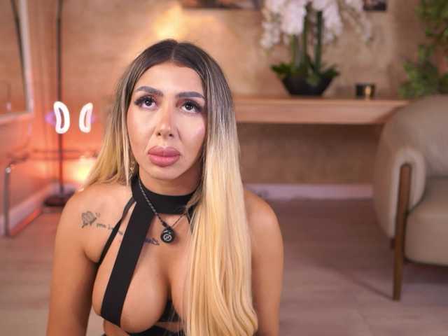 LucyyRosse live cam on BongaCams