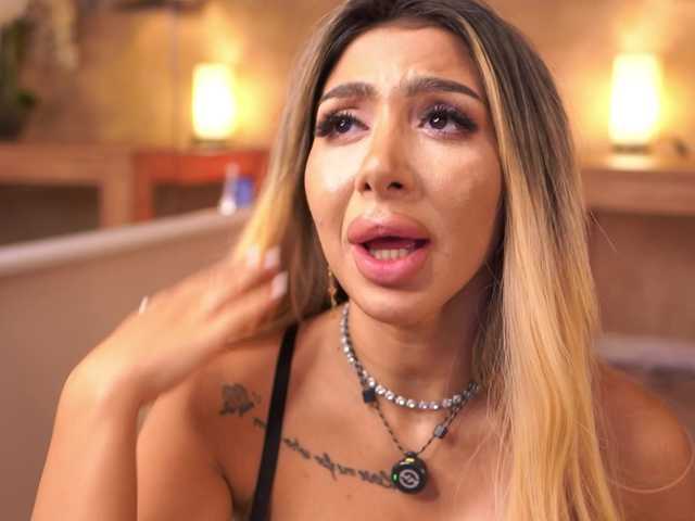 LucyyRosse live cam on BongaCams