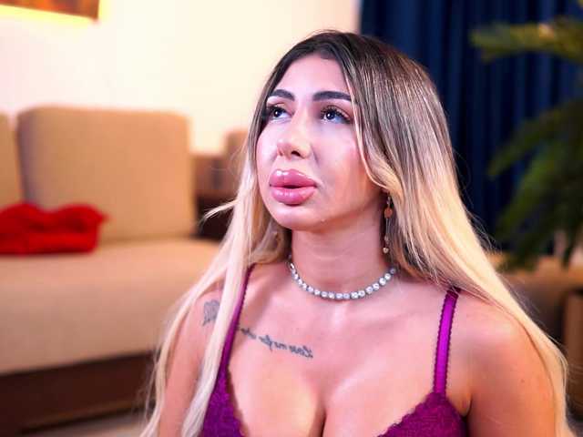 LucyyRosse live cam on BongaCams