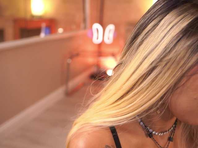 LucyyRosse live cam on BongaCams