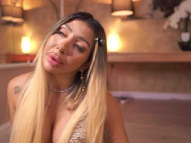 LucyyRosse live cam on BongaCams