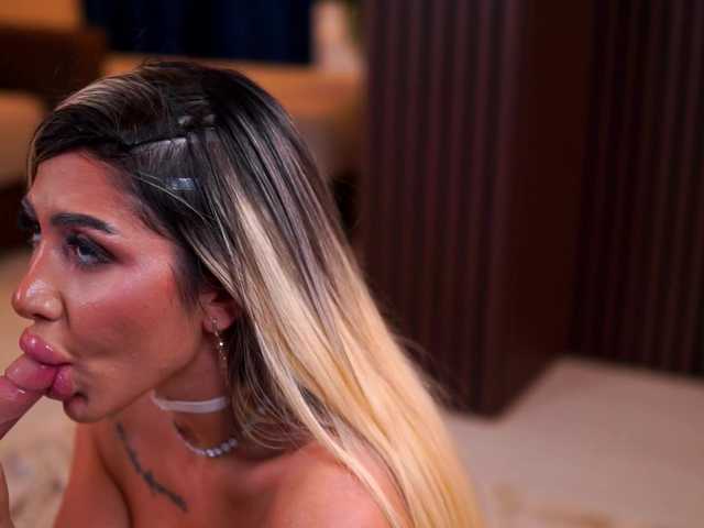 LucyyRosse live webcam show