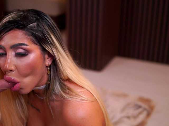 LucyyRosse live webcam show