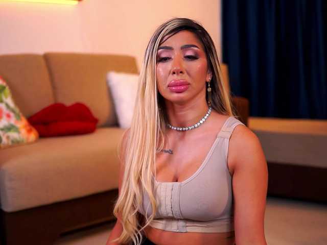 LucyyRosse live webcam show