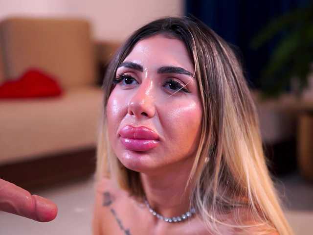 LucyyRosse live webcam show