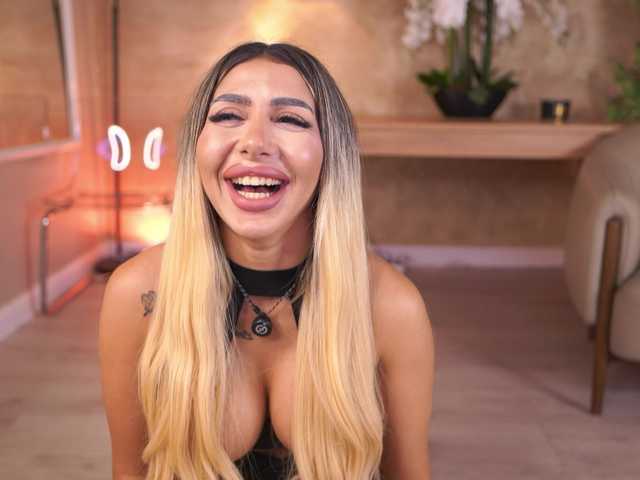 LucyyRosse live cam on BongaCams