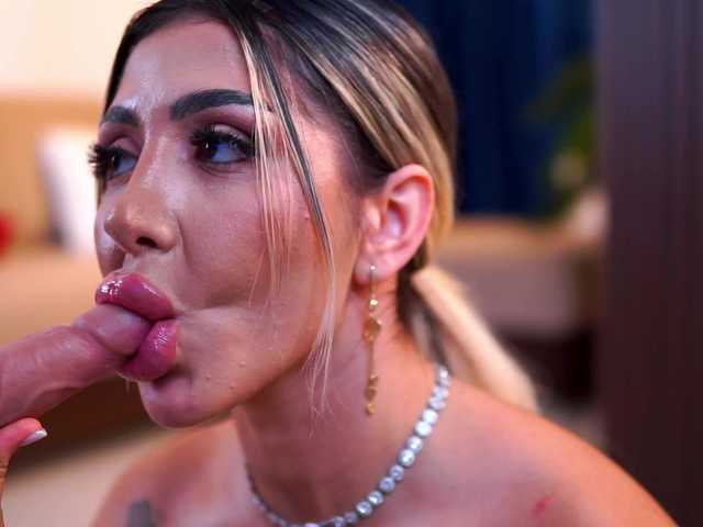LucyyRosse live cam on BongaCams