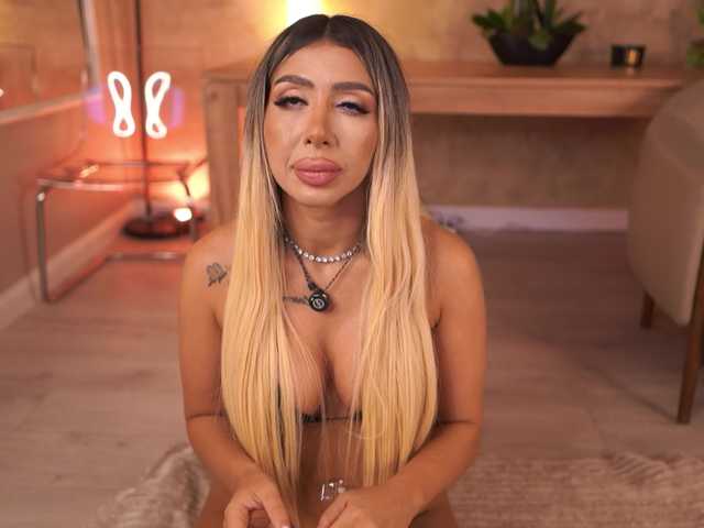 LucyyRosse live cam on BongaCams