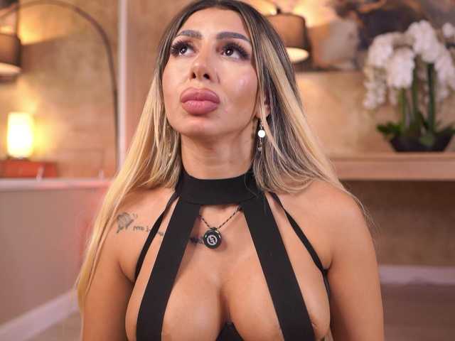 LucyyRosse live cam on BongaCams