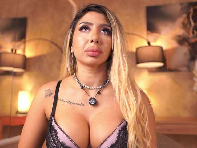 LucyyRosse live cam on BongaCams