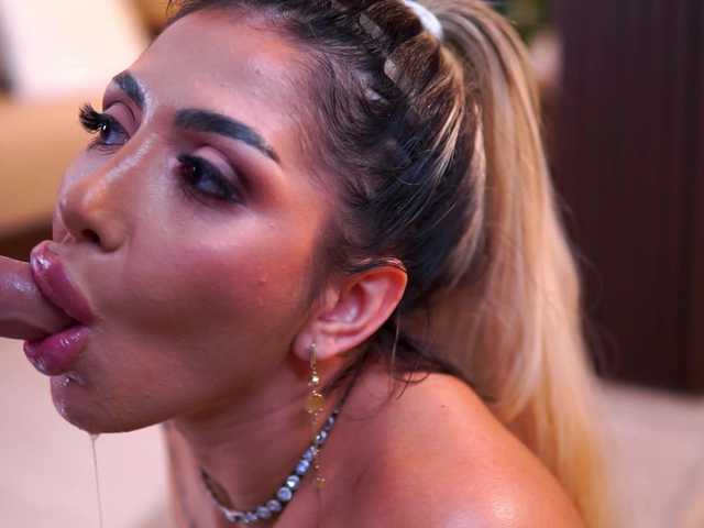 LucyyRosse live webcam show