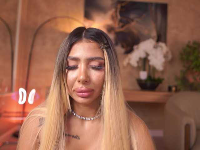 lucyyrosse live sex show