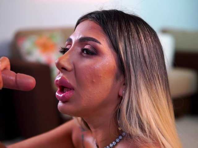 LucyyRosse live cam on BongaCams