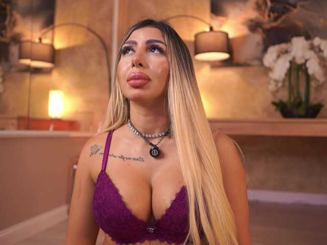 LucyyRosse live cam on BongaCams