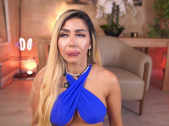 LucyyRosse live cam on BongaCams