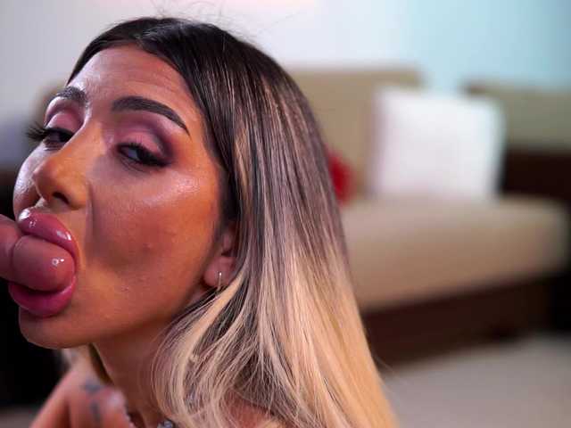 LucyyRosse live cam on BongaCams