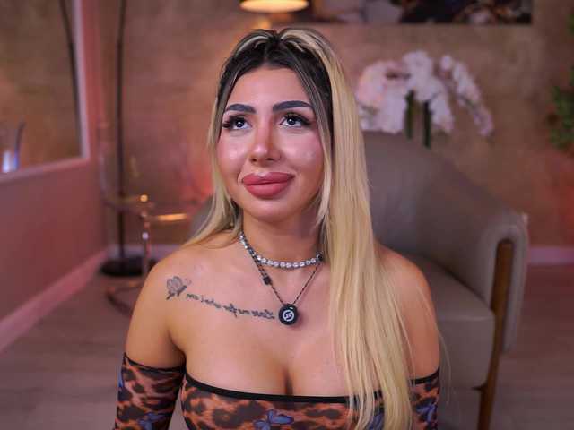 LucyyRosse live cam on BongaCams