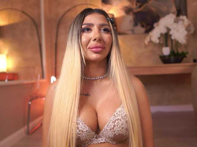 LucyyRosse live cam on BongaCams