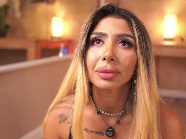 LucyyRosse live cam on BongaCams