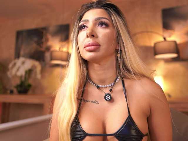LucyyRosse live cam on BongaCams