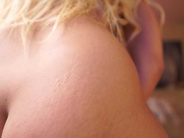 LucyyRosse live cam on BongaCams