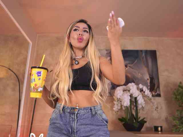 LucyyRosse webcam