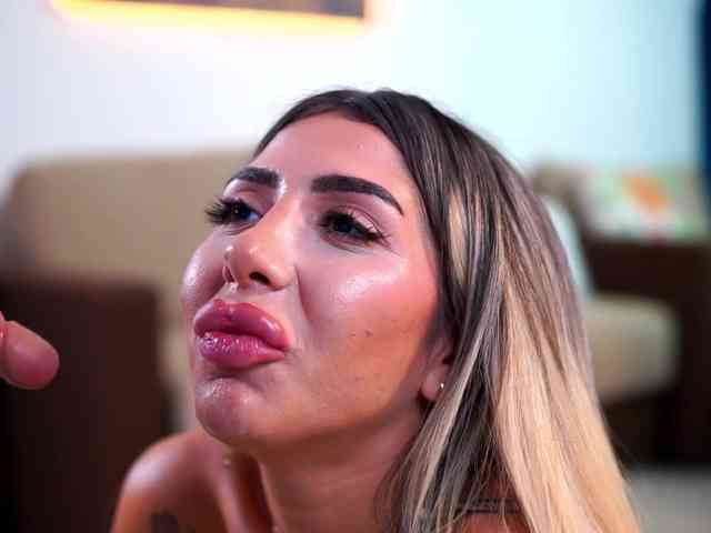 LucyyRosse webcam