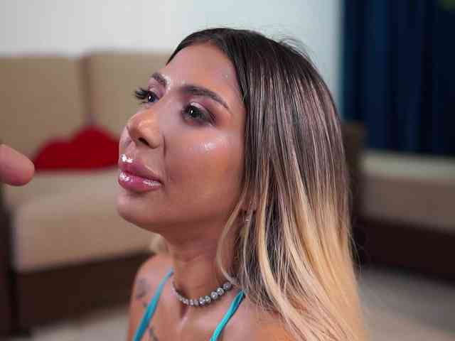LucyyRosse webcam