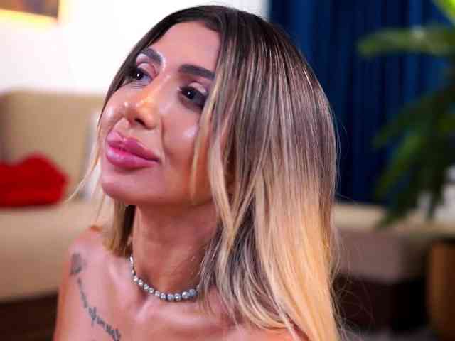 LucyyRosse Live Webcam on BongaCams