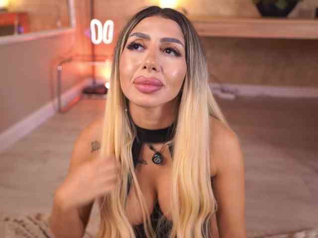 LucyyRosse webcam