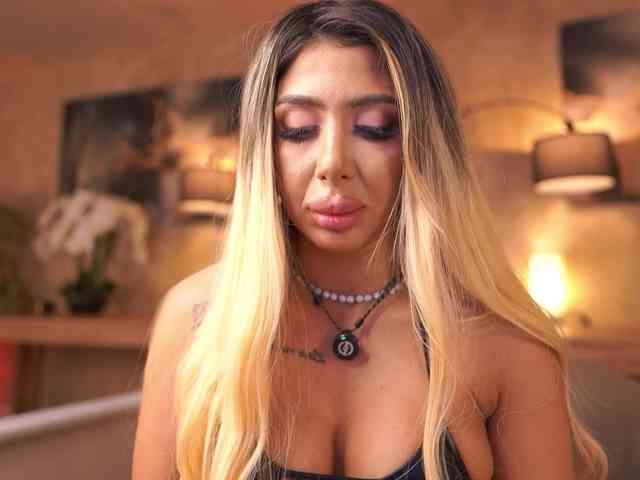 LucyyRosse webcam