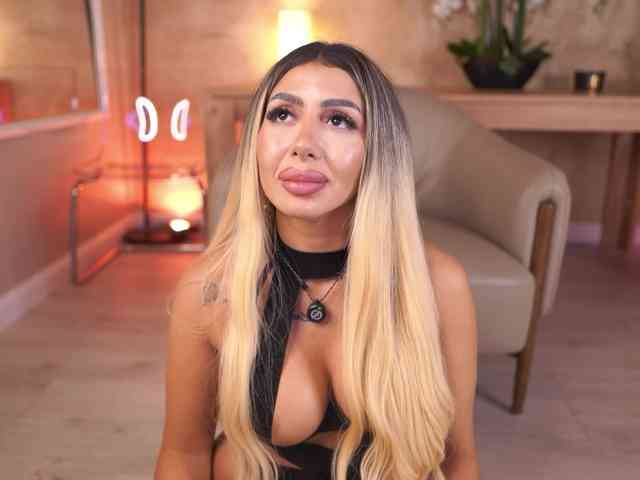 LucyyRosse webcam