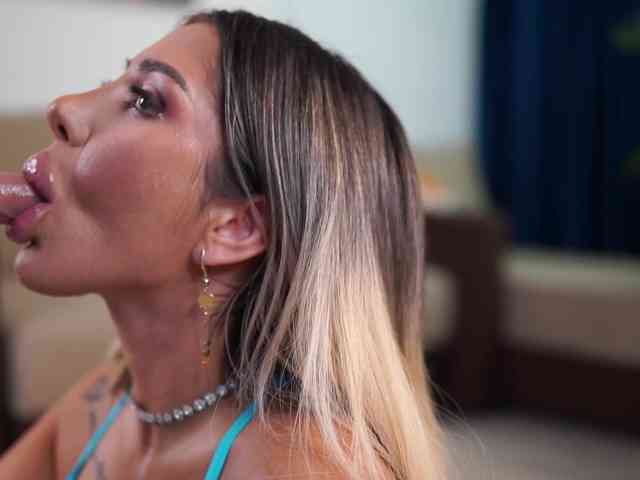 LucyyRosse webcam