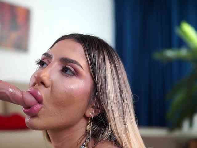 LucyyRosse Live Webcam on BongaCams