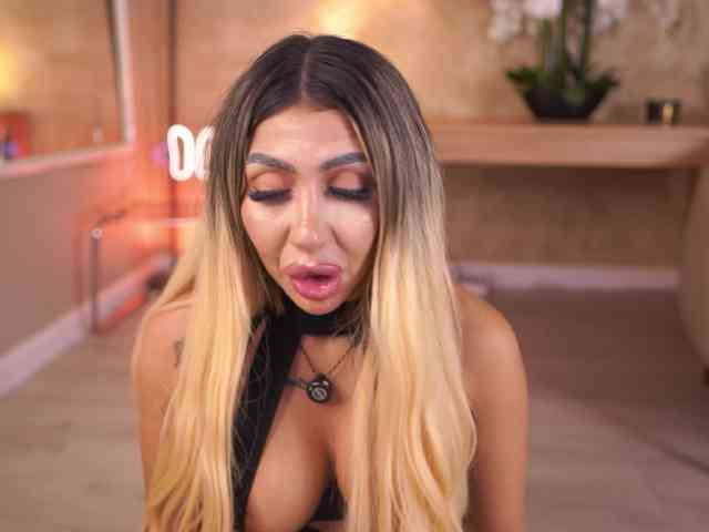 LucyyRosse webcam