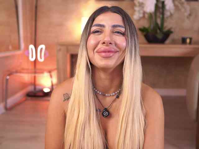 LucyyRosse webcam