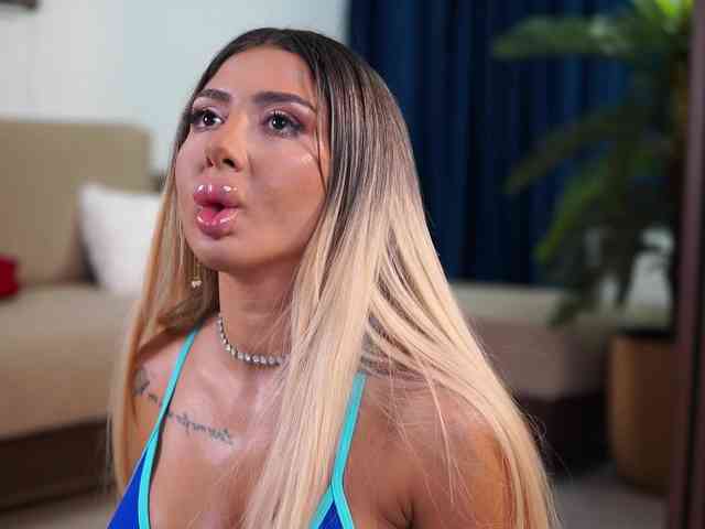 LucyyRosse webcam