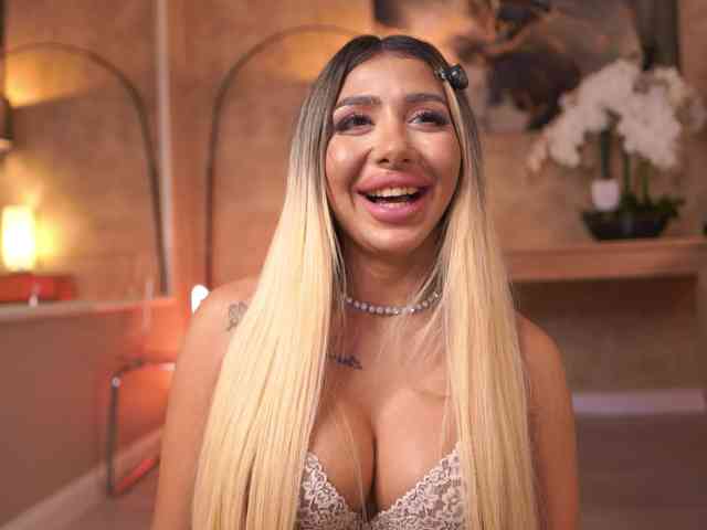 LucyyRosse webcam