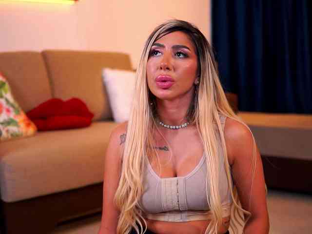 LucyyRosse webcam