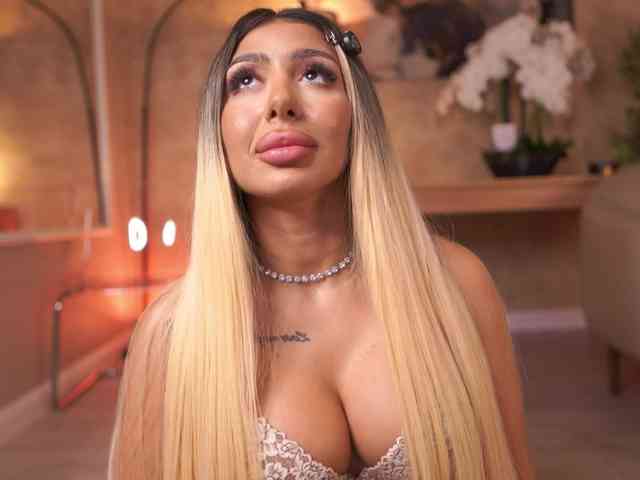 LucyyRosse webcam