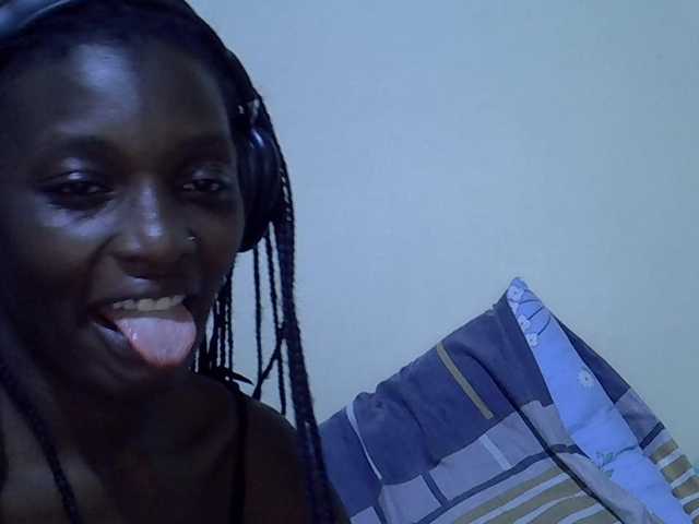 sweetellena1 live cam on BongaCams