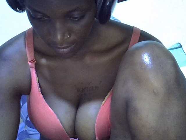 sweetellena1 live cam on BongaCams
