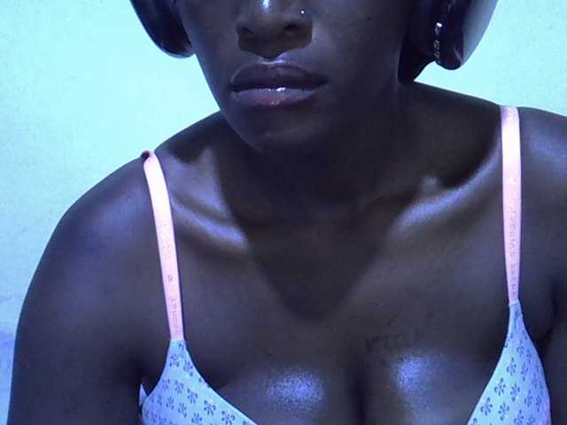 sweetellena1 live cam on BongaCams