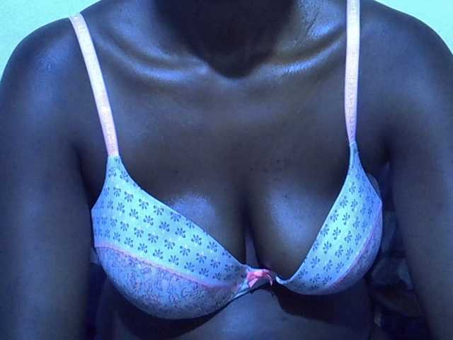 sweetellena1 live cam on BongaCams